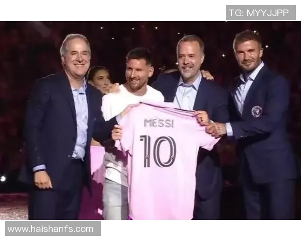 梅西荣获年度最佳球员奖项现场感动瞬间引发全场欢呼