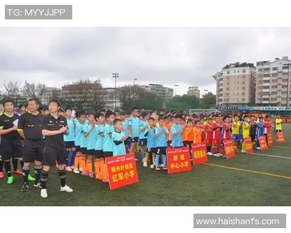 梅县足球传奇人物的辉煌历程与影响力探讨