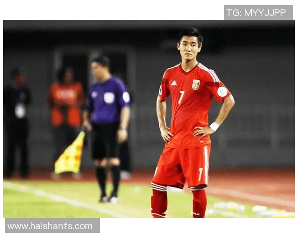 足球明星黄浩轩的崛起之路与未来发展展望解析