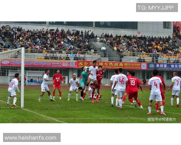 香港足球明星队东兴展现风采助力青少年足球发展与交流