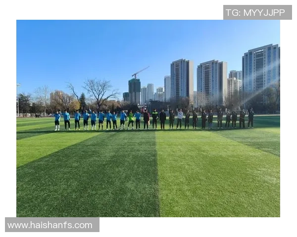 开出租的足球明星如何在绿茵场与街头生活中找到平衡与乐趣