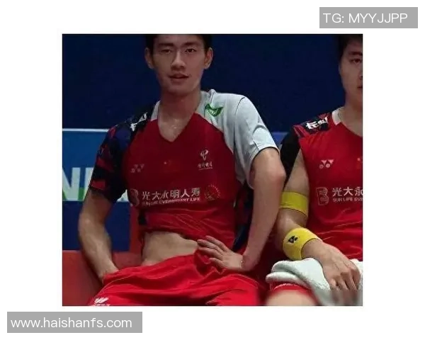 足球明星如何通过踢球锻炼出完美腹肌的秘诀与训练方法分享 足球明星如何通过踢球锻炼出完美腹肌的秘诀与训练方法分享