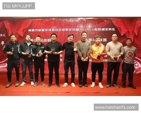 足球明星欢聚一堂碰杯庆祝卡通形象展现友谊与激情 足球明星欢聚一堂碰杯庆祝卡通形象展现友谊与激情